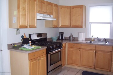 EAT-IN KITCHEN