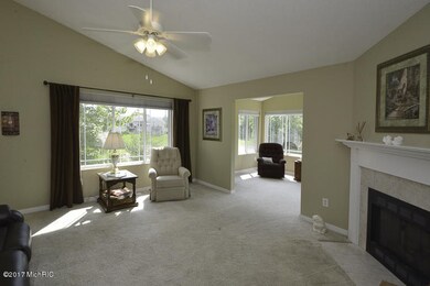 1363VillageCir_05