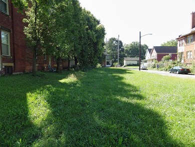 987 Bryden Rd, Columbus, OH 43205 - photo 2