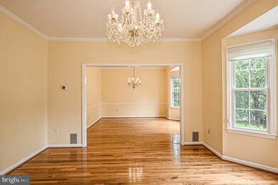 8979 Scott St, Springfield, VA 22153 - photo 7