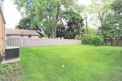 307 N Martin Ave, Waukegan, IL 60085 - photo 6