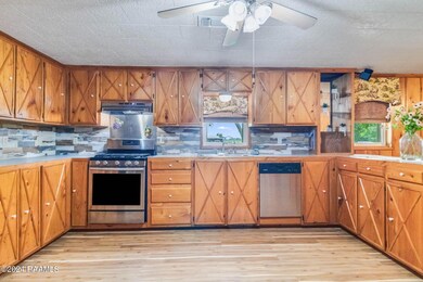 11-web-or-mls-7045 Enis Rd-10