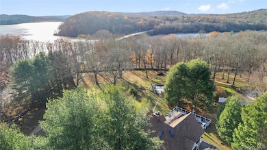 1055 Bridge Pointe Ln, Yorktown Heights, NY 10598 - photo 4