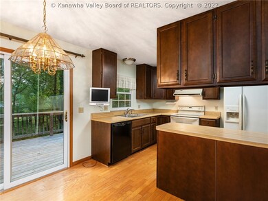 214 Pine Cir, Dunbar, WV 25064 - photo 5