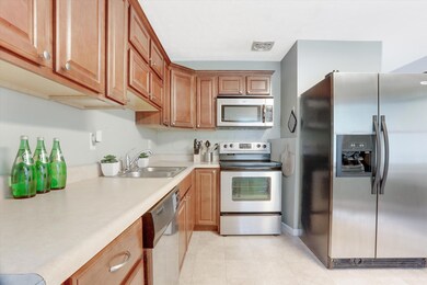 616 Mistletoe Kitchen 2