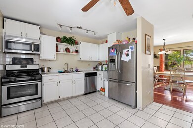 2800 W Cornelia Ave, Waukegan, IL 60085 - photo 2