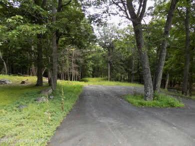 181 Mockingbird Ct, Bushkill, PA 18324 - photo 2