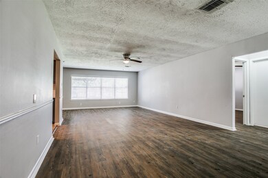 3910 Townes Forest Rd, Friendswood, TX 77546 - photo 3