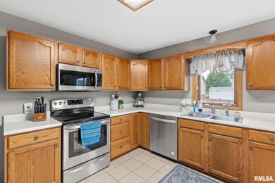 2309 W 61st St, Davenport, IA 52806 - photo 5