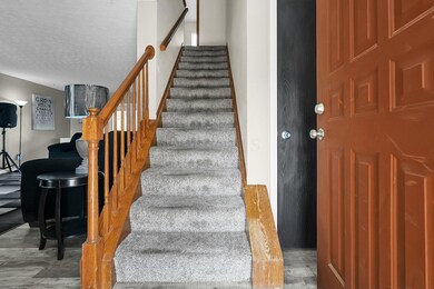 976 Lavender Ln, Columbus, OH 43207 - photo 2