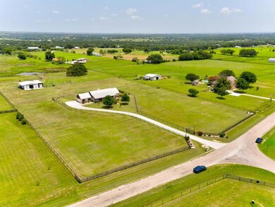 1813 Teller Bell Ln, Granbury, TX 76049 - photo 2