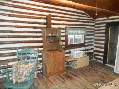 546 Waddell Dr, Hendersonville, NC 28792 - photo 7