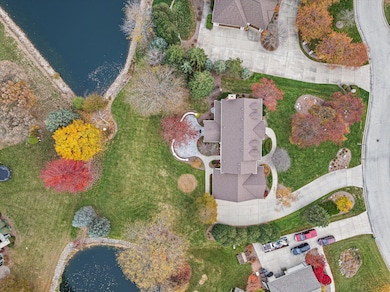 9254 W Wyndham Hills Ct, Franklin, WI 53132 - photo 4