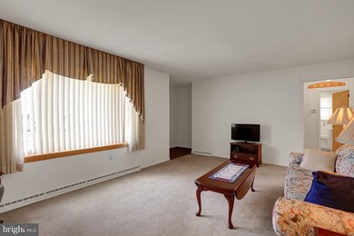 2546 Garfield Ave, Reading, PA 19609 - photo 7