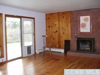 Living Room with fireplace