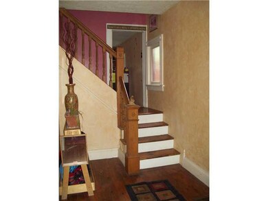 Entry/Foyer.