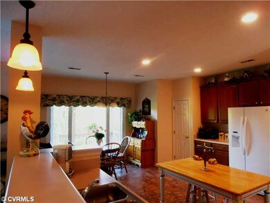 Kitchen - Spaciouse eat-in kitchen with newer viny