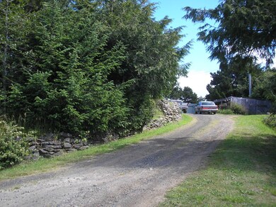 driveway/stone wall