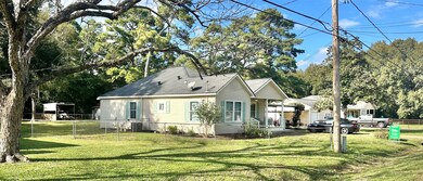 612 Hospital St, Tomball, TX 77375 - photo 2