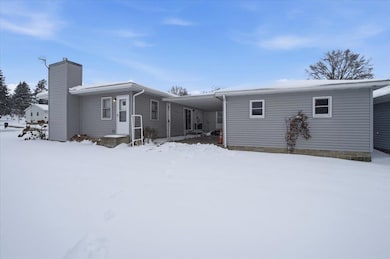 102 Jahnke Ave, Waverly, IA 50677 - photo 4