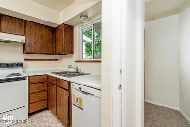 33-Kitchen_MAX0438-Edit