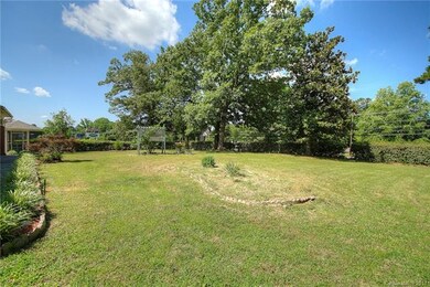 View of front yard