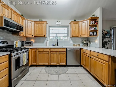 3890 Shannon Dr unit 7, Warren, MI 48091 - photo 2