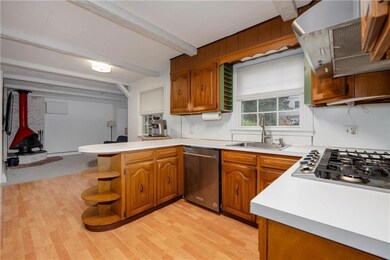 916 N 3rd St, Emmaus, PA 18049 - photo 5