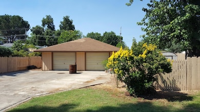 Detached Garage