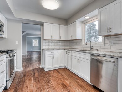 128 Cedarbrook Rd, Naperville, IL 60565 - photo 2