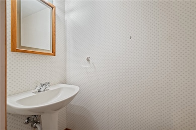 154 N Jamestown Rd, Coraopolis, PA 15108 - photo 3