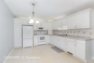 2 Wilshire Dr unit A4, Frankenmuth, MI 48734 - photo 7