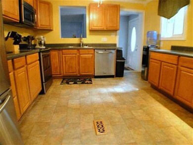 214 Regalwood Dr, Jacksonville, NC 28546 - photo 5