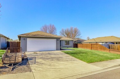 1369 Vista Dr, Central Point, OR 97502 - photo 3