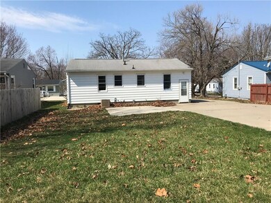 704 E 14th St N, Newton, IA 50208 - photo 4