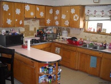 10 Elward Rd, Troy, NY 12180 - photo 4