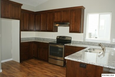 532 NE Evergreen Ave, Dallas, OR 97338 - photo 5