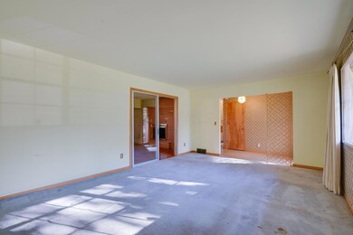 Living Room-008-012-3000x2000
