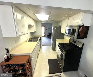 6463 Lamplighter Ridge, Glen Burnie, MD 21061 - photo 2