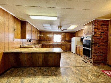 69 Calhoun Rd, Pitts, GA 31072 - photo 4