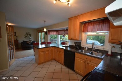 12508 Arnsley Ct, Herndon, VA 20171 - photo 6