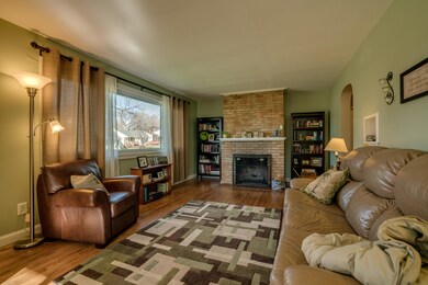 821CrescentLn_0010