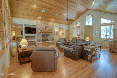 006_Living Room