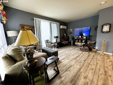 1400 Candlelight Dr, Eugene, OR 97402 - photo 2