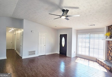 2024 Marshes Glenn Dr, Norcross, GA 30071 - photo 4