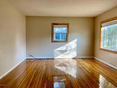 914 S 11th St, Grand Forks, ND 58201 - photo 2