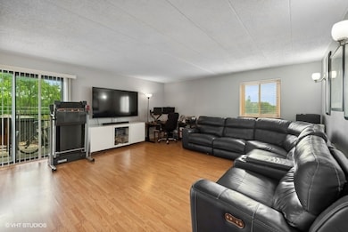 1491 Ashland Ave unit 4SW, Des Plaines, IL 60016 - photo 3