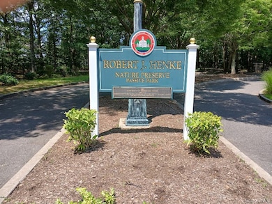 38 Tulip Grove Dr, Lake Grove, NY 11755 - photo 2