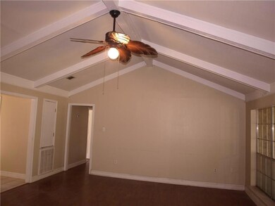 Vaulted ceiling in Den