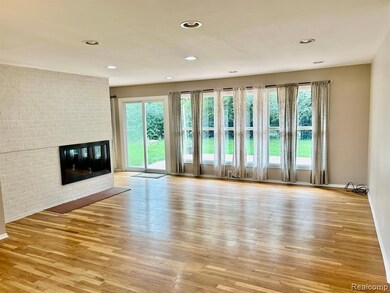 32615 Briarcrest Knoll, Farmington Hills, MI 48334 - photo 2